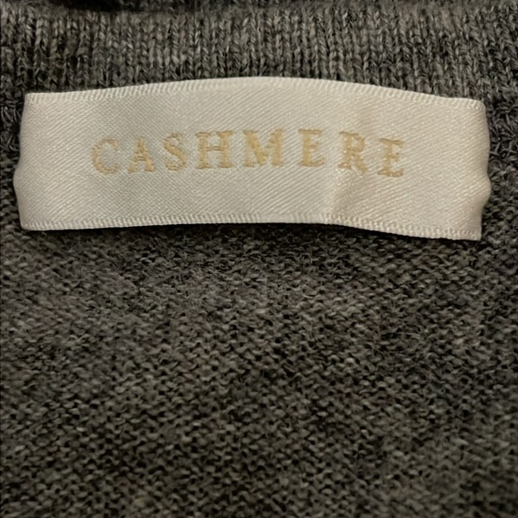 Uniqlo 100% Cashmere Gray Knit Sweater Scoop Neck Long Sleeve Size XS - Picture 7 of 8